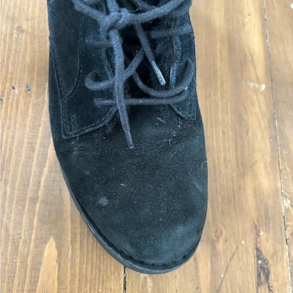 Ugg lace up with fur - Picture 2 of 16